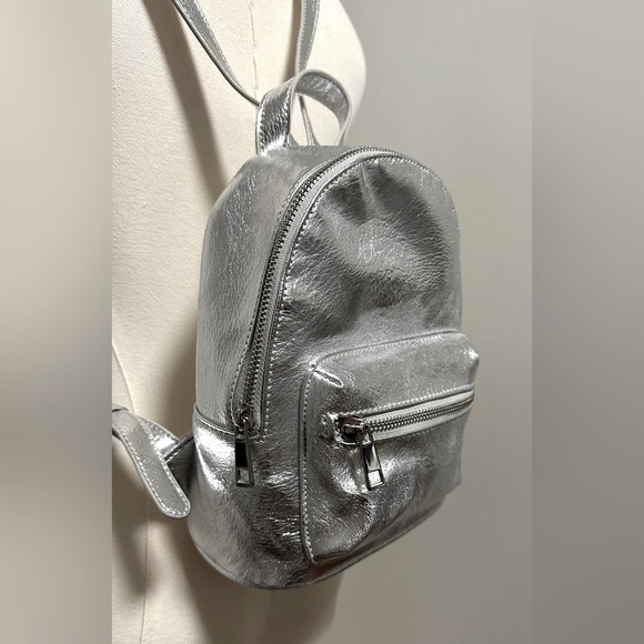Forever 21 - mini silver leather backpack - Picture 2 of 3